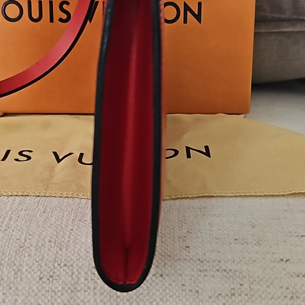 Louis Vuitton Epi Pouch - Picture 4 of 16